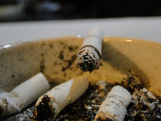 Odstranění zápachu cigaretového kouře z nábytku